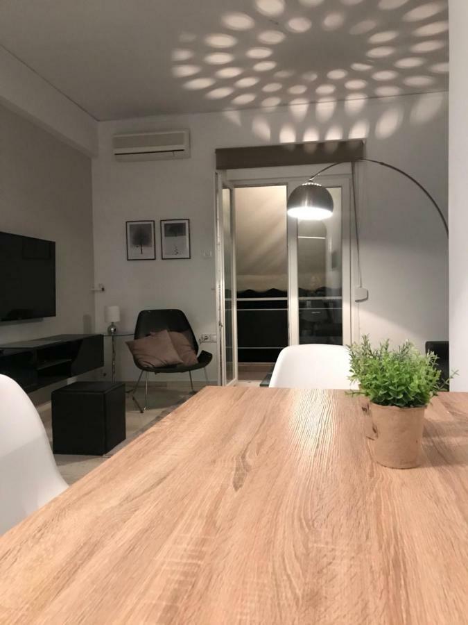 Renovated Minimal Apartment Next To Metro เอเธนส์ ภายนอก รูปภาพ