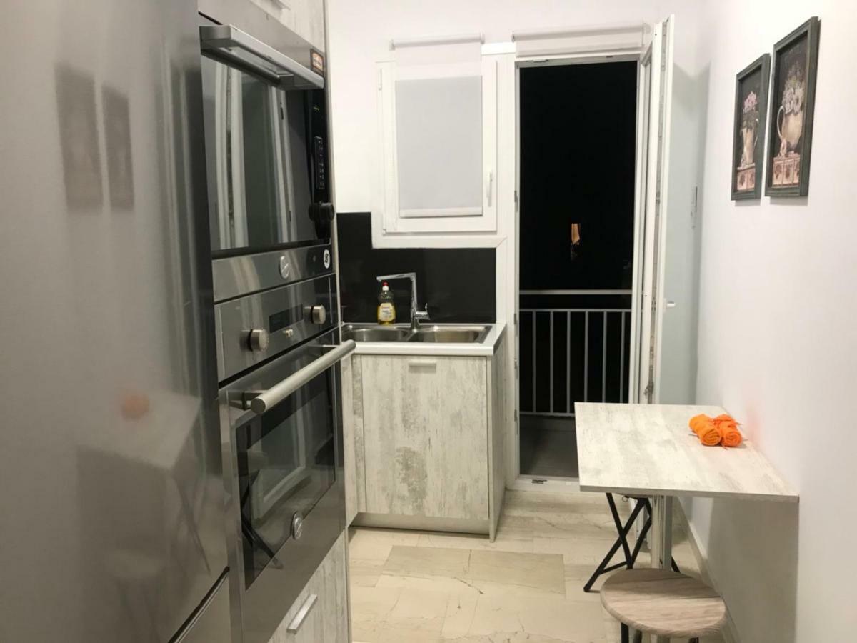 Renovated Minimal Apartment Next To Metro เอเธนส์ ภายนอก รูปภาพ