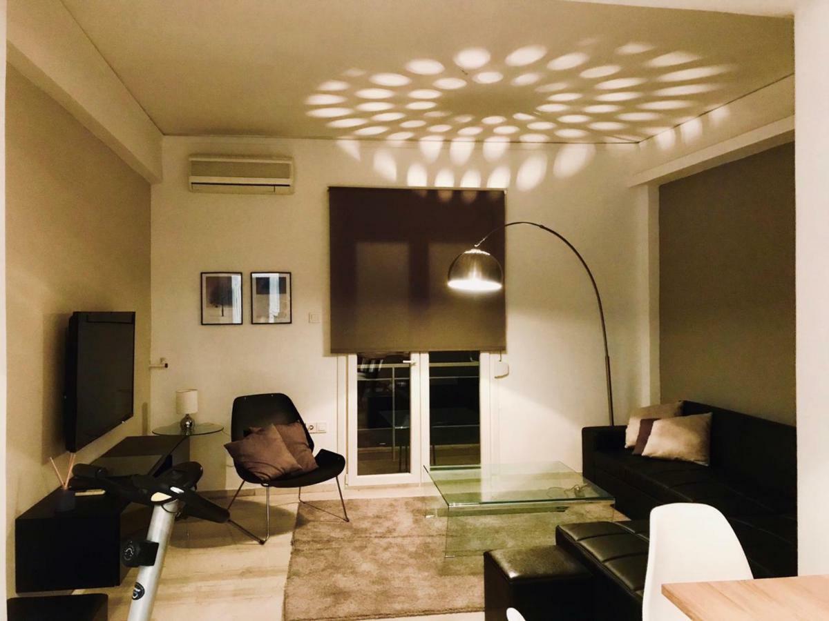 Renovated Minimal Apartment Next To Metro เอเธนส์ ภายนอก รูปภาพ